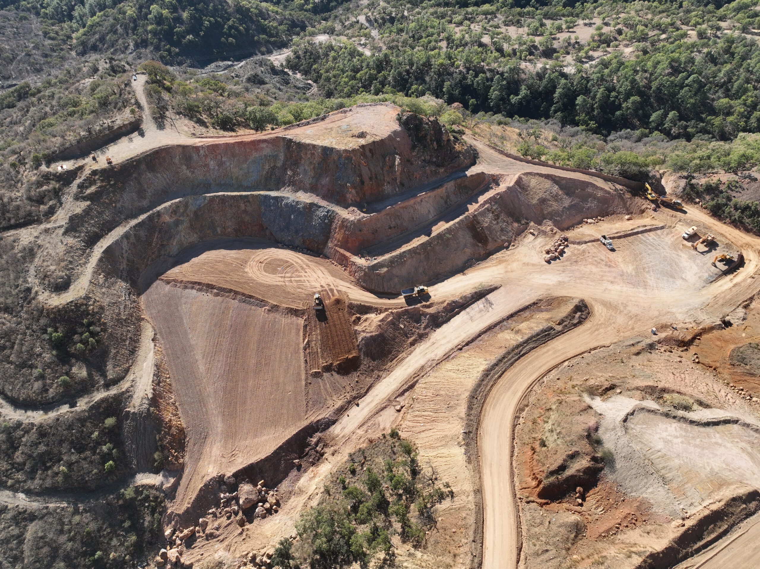 Placing cover material in Cerro Pelon Phase 3.