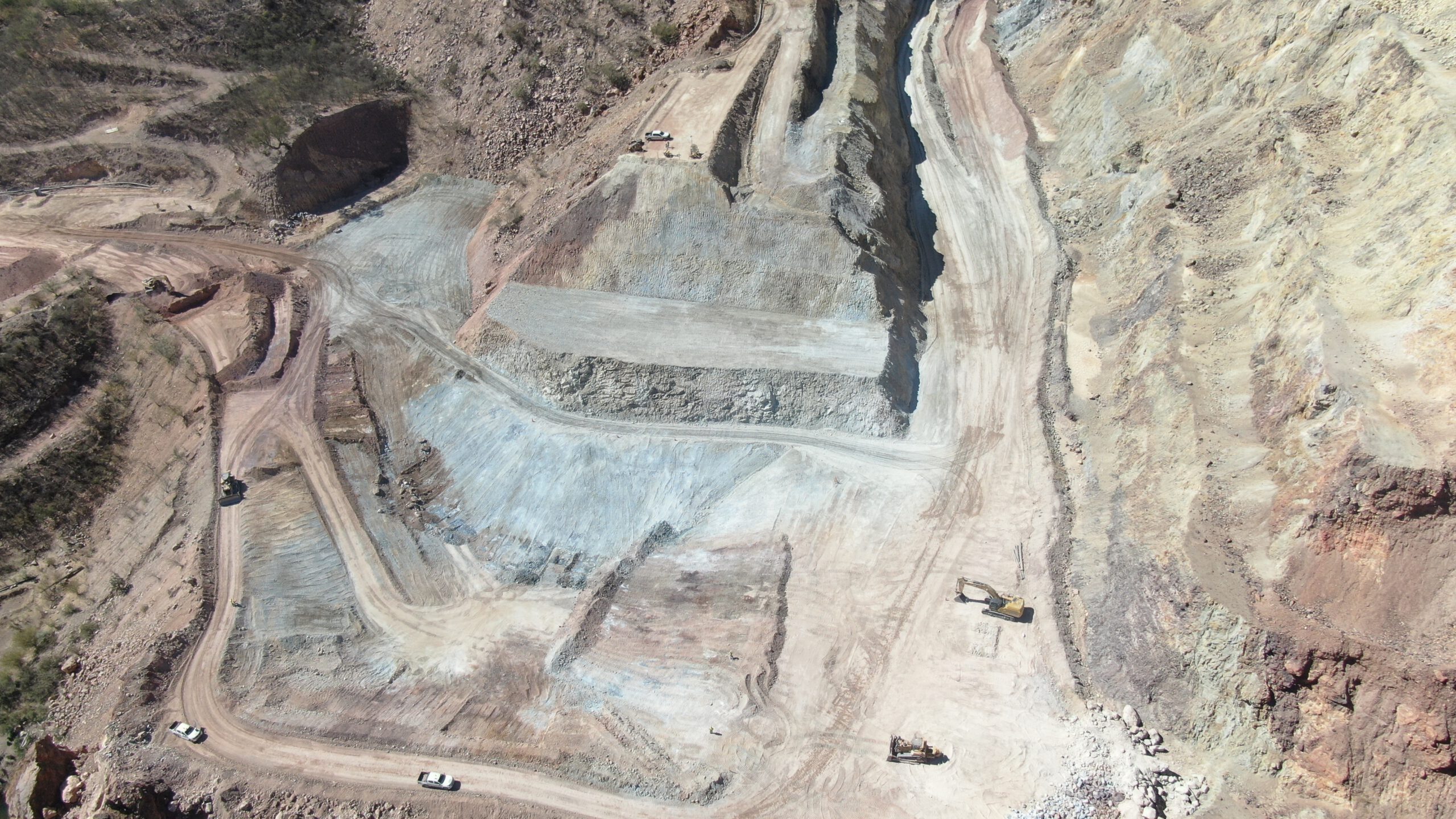 Backfilling of El Victor Pit and shaping acid-water collection pond